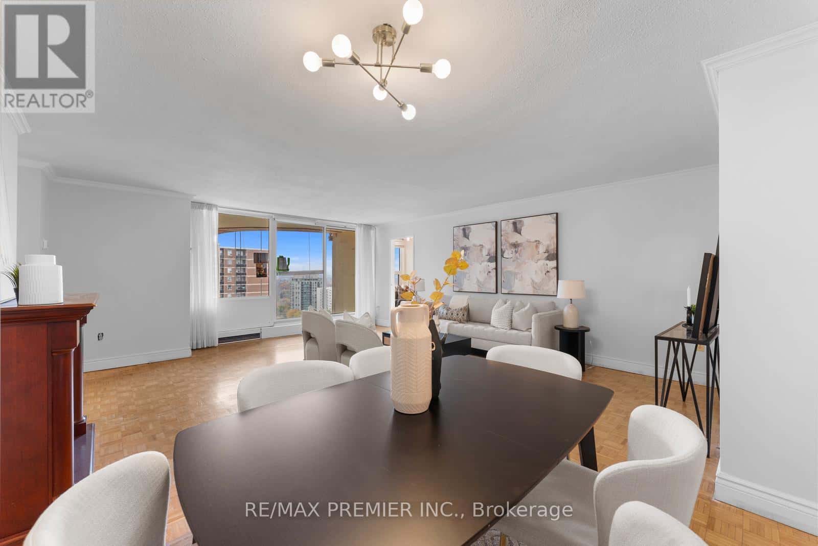 1807 - 61 RICHVIEW ROAD — Toronto (Humber Heights), Ontario - Photo 5 of 34