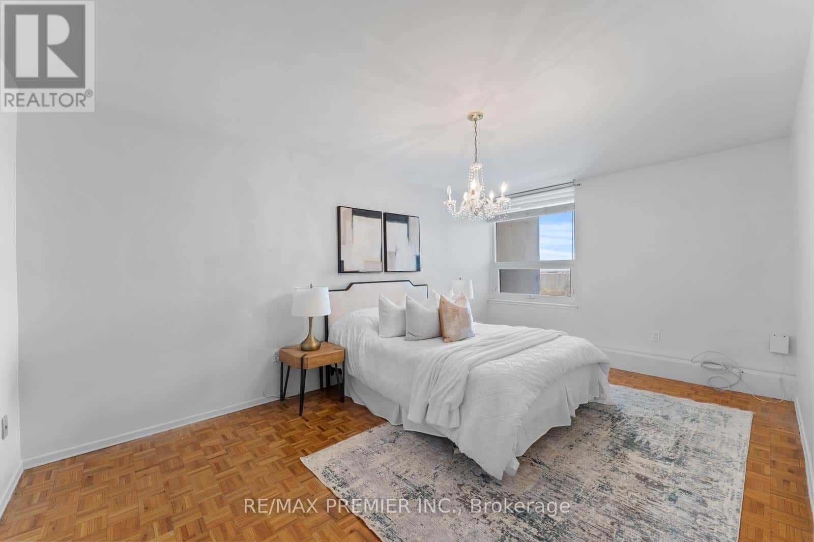 1807 - 61 RICHVIEW ROAD — Toronto (Humber Heights), Ontario - Photo 4 of 34