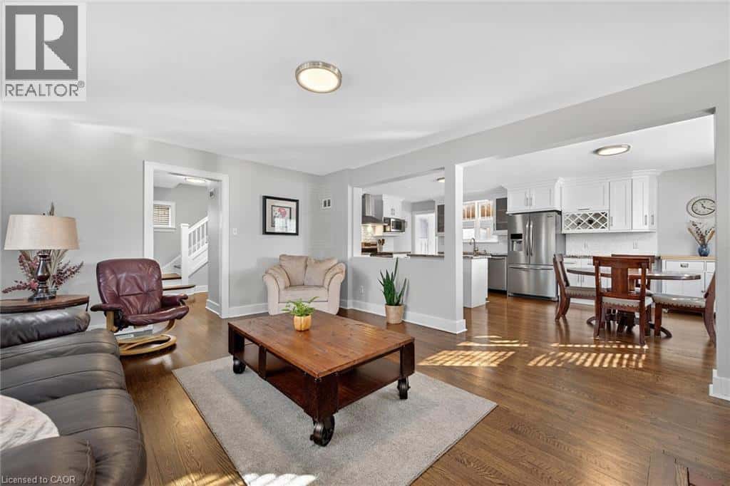 11 SHERRING Street S — Hagersville, Ontario - Photo 4 of 47