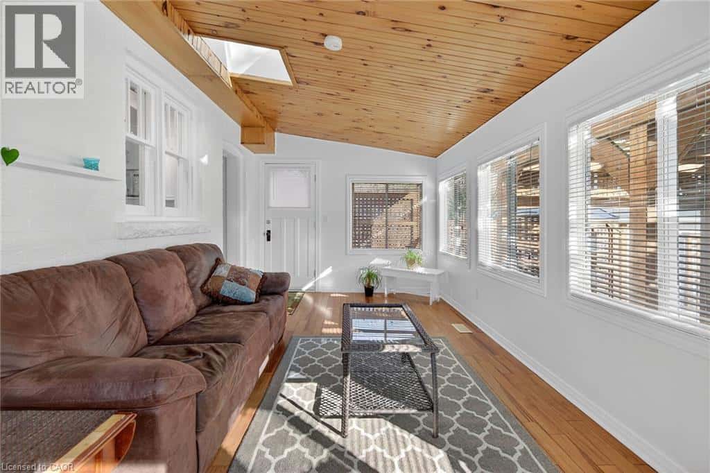 11 SHERRING Street S — Hagersville, Ontario - Photo 5 of 47