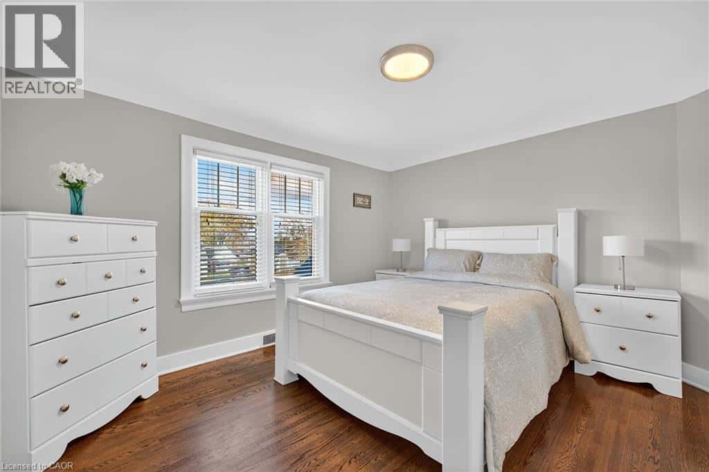 11 SHERRING Street S — Hagersville, Ontario - Photo 3 of 47