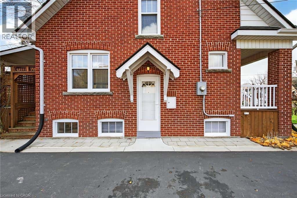 11 SHERRING Street S — Hagersville, Ontario - Photo 2 of 47