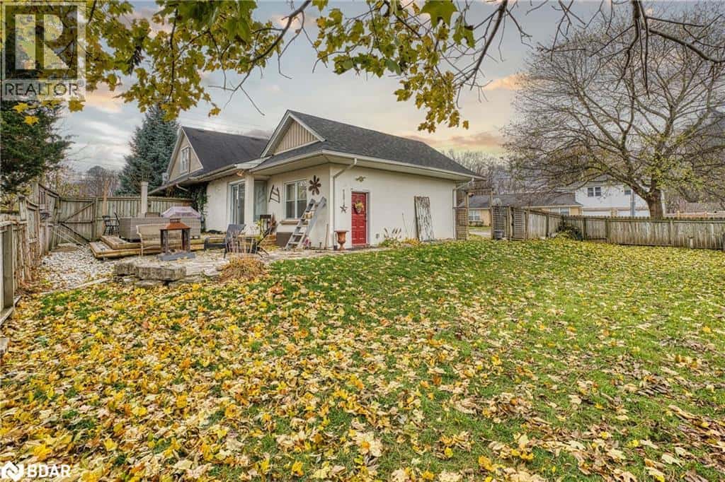 16 FIRST Street W — Elmira, Ontario - Photo 5 of 17