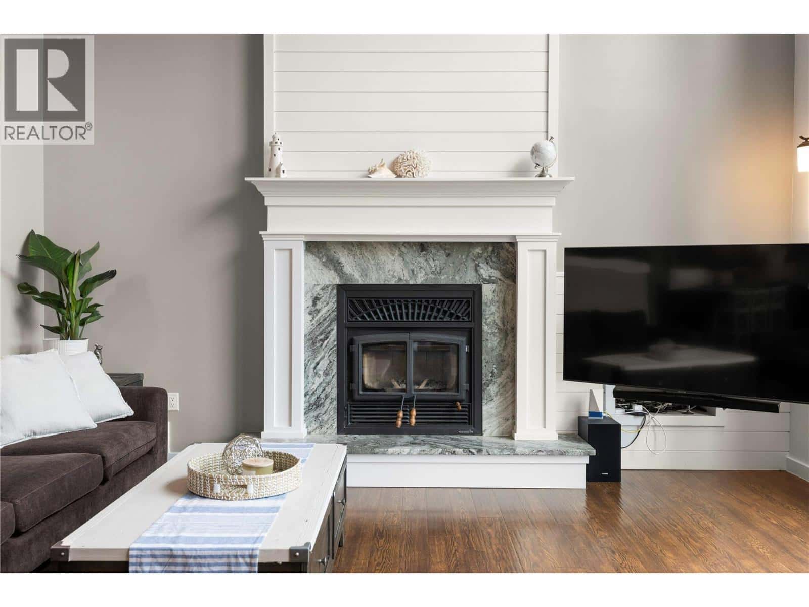 4322 Sharp Road — Spallumcheen, British Columbia - Photo 2 of 95