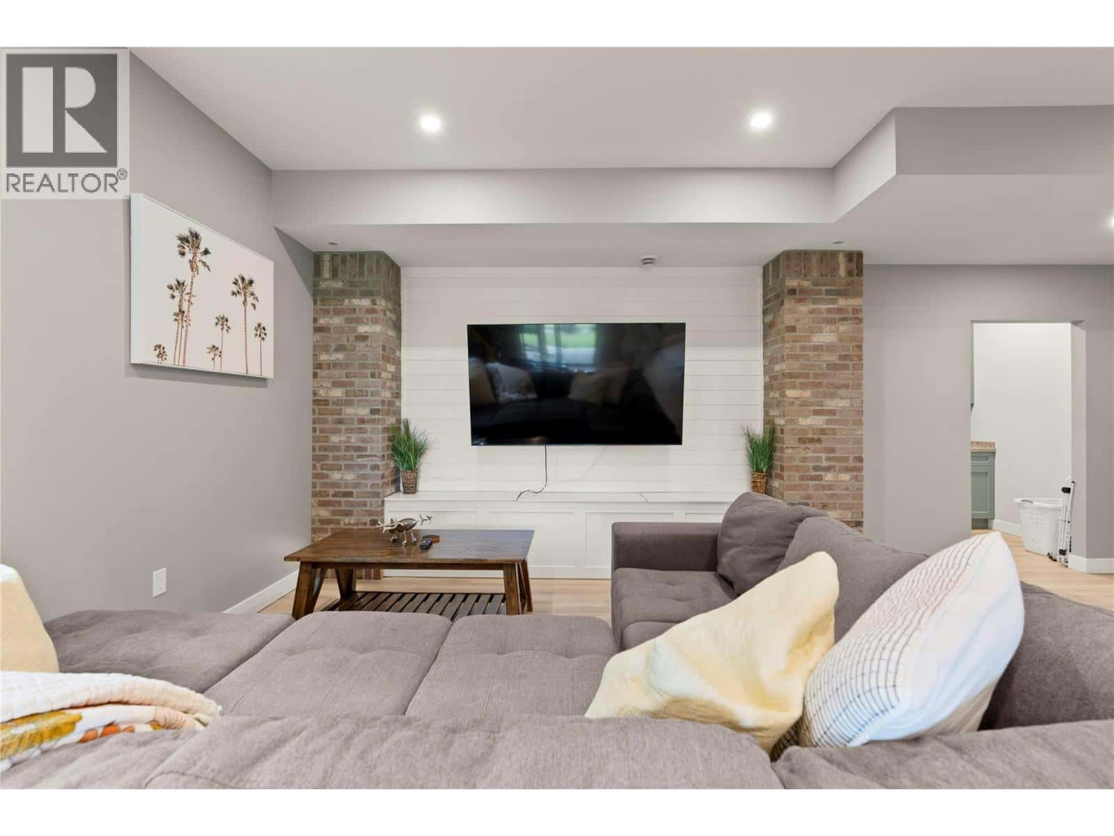 4322 Sharp Road — Spallumcheen, British Columbia - Photo 4 of 95