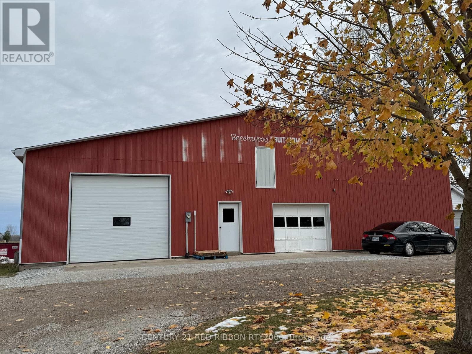 33 BEECHWOOD AVENUE — Lambton Shores (Forest), Ontario - Main photo