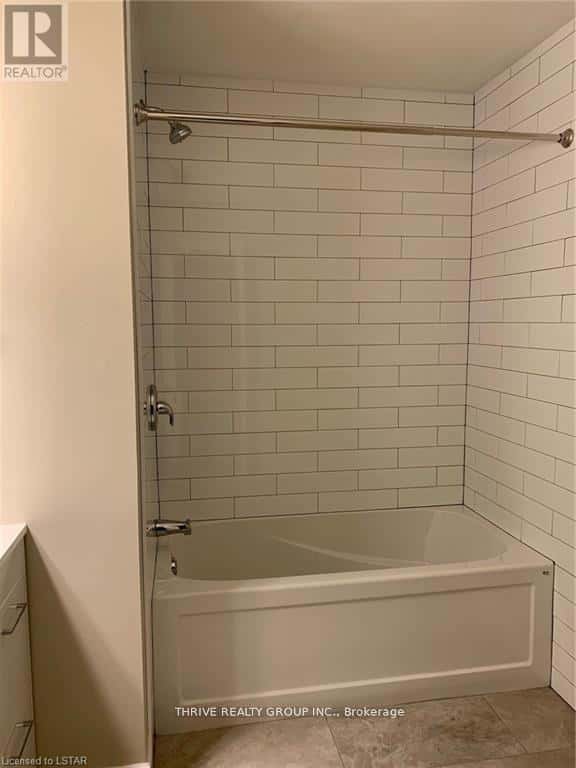 86 - 70 FIDDLERS GREEN ROAD — London North (North P), Ontario - Photo 4 of 13