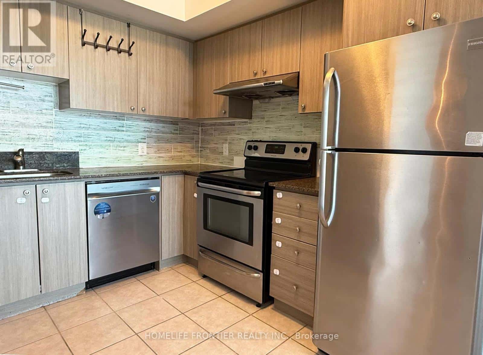 305 - 8323 KENNEDY ROAD — Markham (Village Green-South Unionville), Ontario - Photo 3 of 7