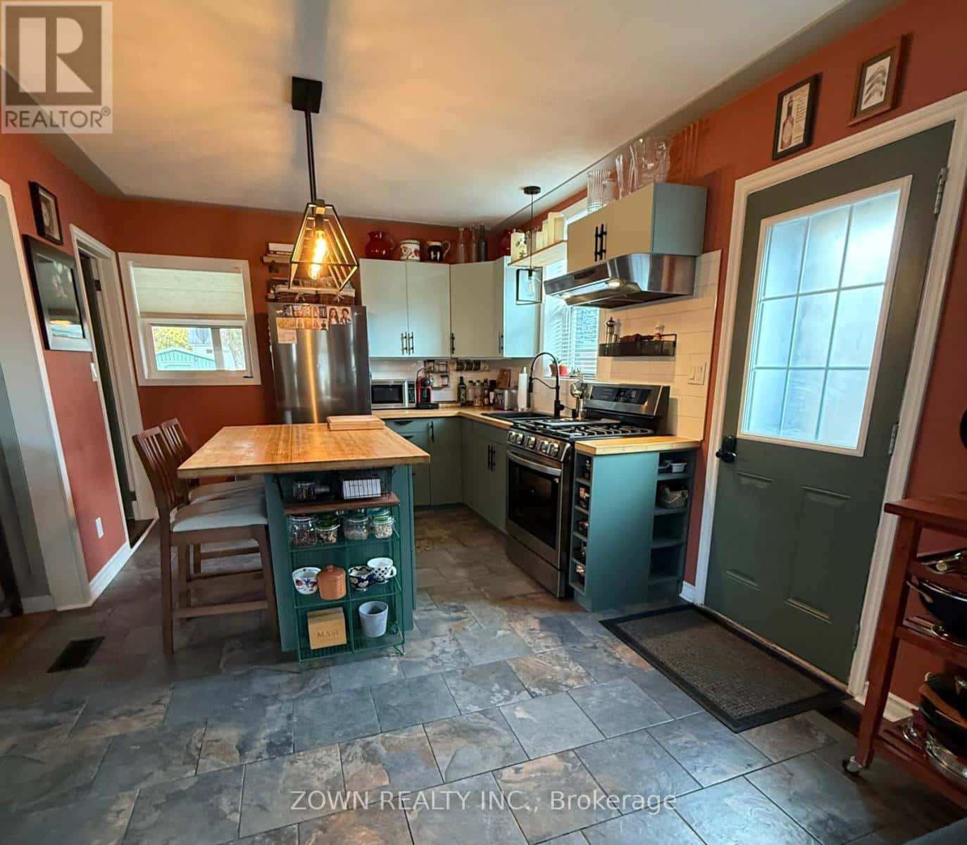 68 VICTORIA STREET — Chatham-Kent (Thamesville), Ontario - Photo 2 of 36