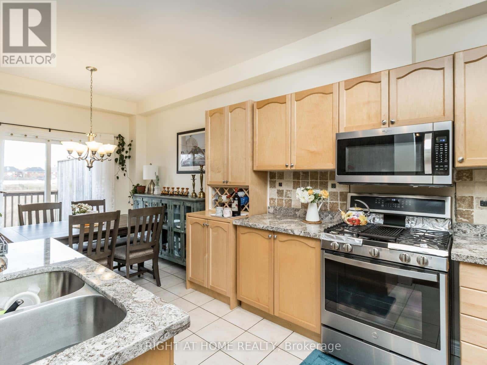 2229 WALKER'S LINE — Burlington (Rose), Ontario - Photo 4 of 33