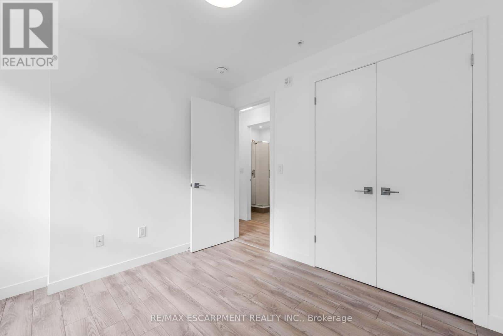 503 - 479 CHARLTON AVENUE E — Hamilton (Stinson), Ontario - Photo 2 of 26