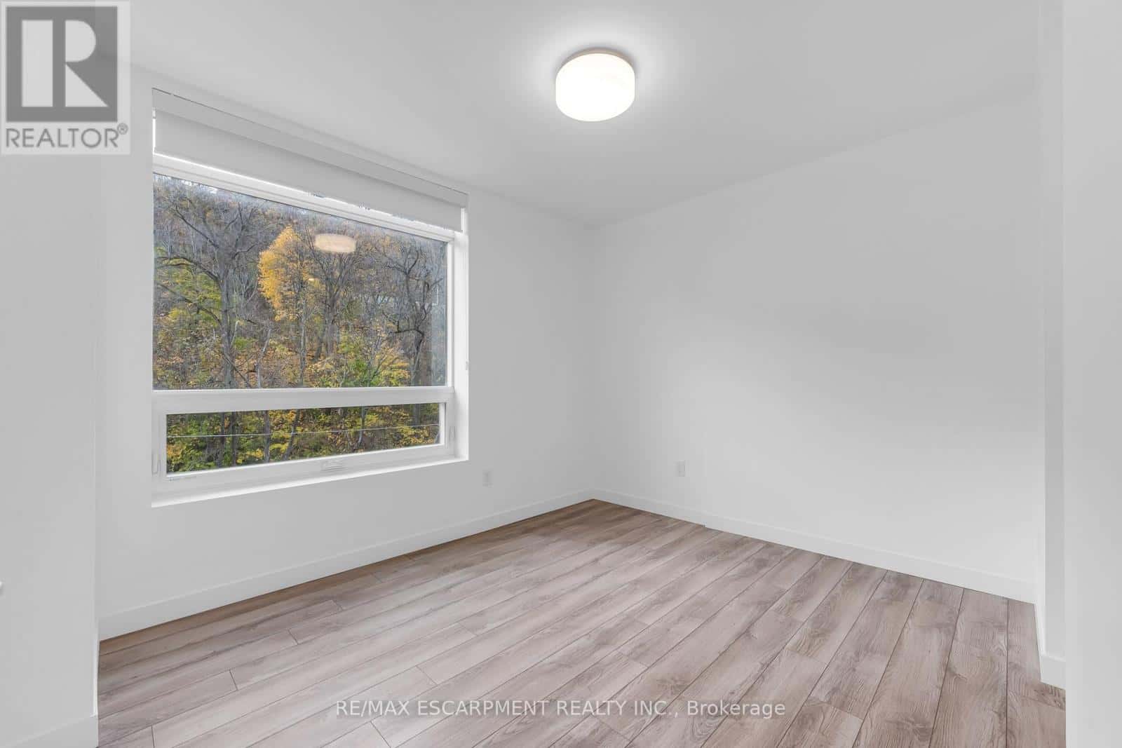 503 - 479 CHARLTON AVENUE E — Hamilton (Stinson), Ontario - Photo 3 of 26