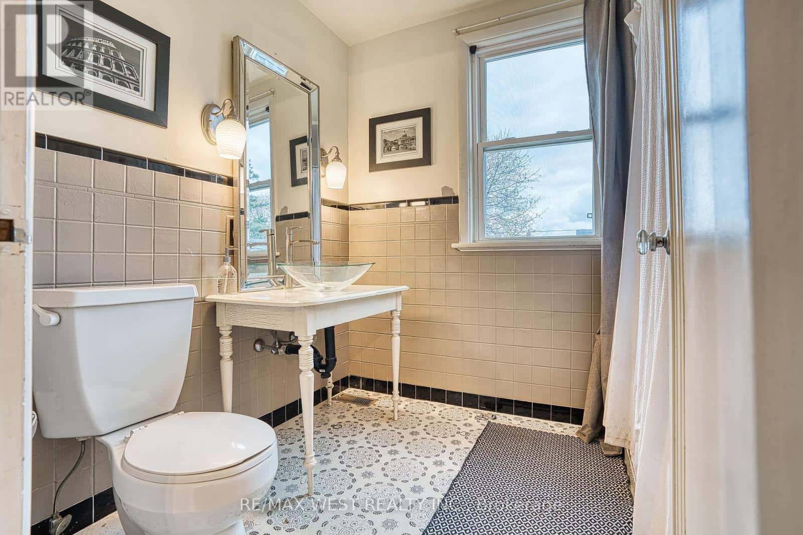 16 FIRST STREET W — Woolwich, Ontario - Photo 2 of 17