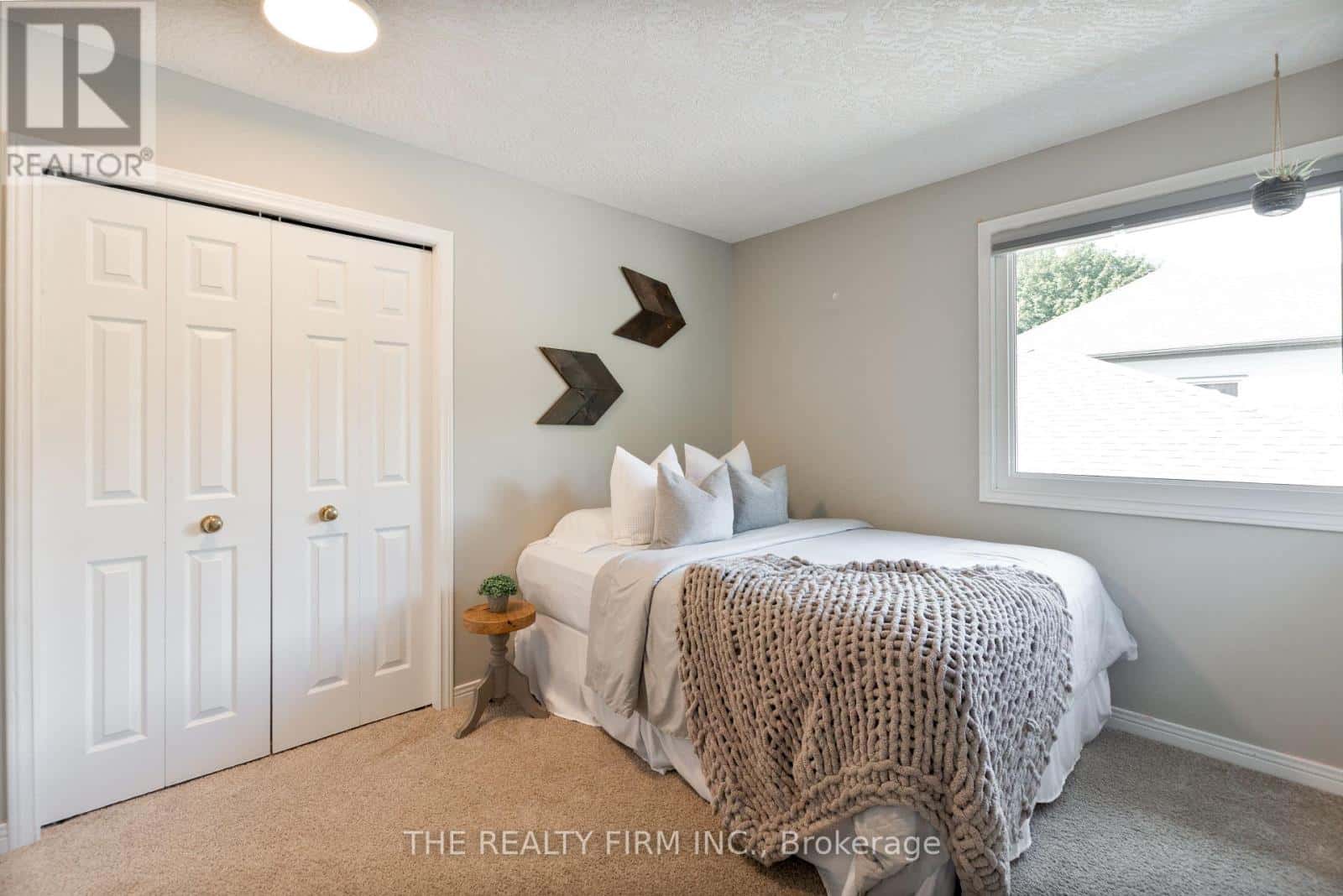 512 RIVERVIEW DRIVE — Strathroy-Caradoc (NE), Ontario - Photo 4 of 48