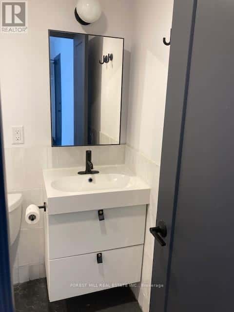 102 - 204 KINGSTON ROAD — Toronto (Woodbine Corridor), Ontario - Photo 2 of 6