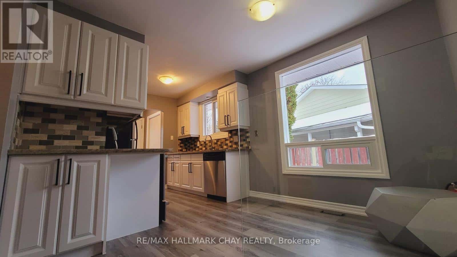 39 BERNICK DRIVE — Barrie (Grove East), Ontario - Photo 4 of 32