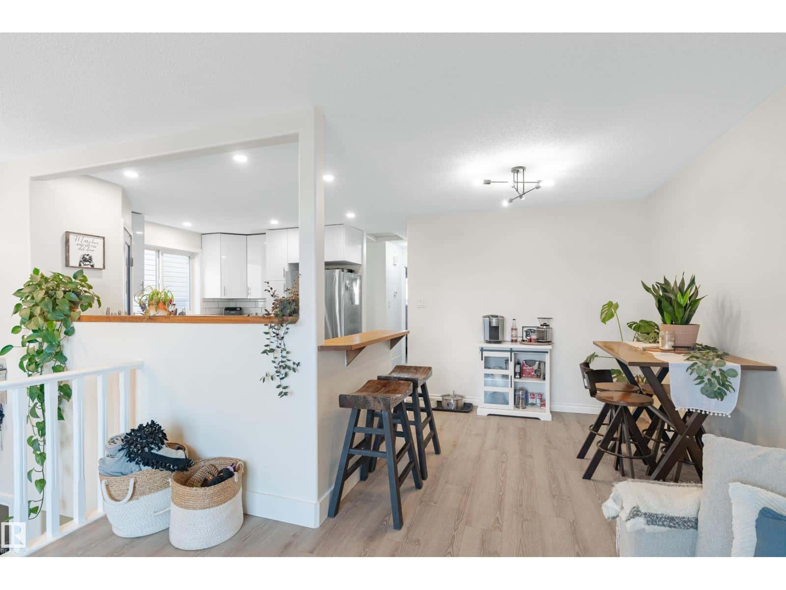 4134 51 ST — Gibbons, Alberta - Photo 2 of 48