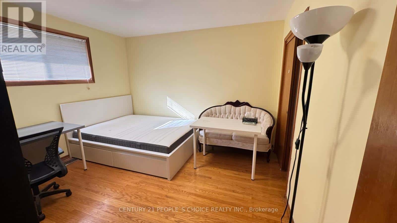 #FURNISHED - 122 RIFLE RANGE ROAD — Hamilton (Ainslie Wood), Ontario - Photo 3 of 37