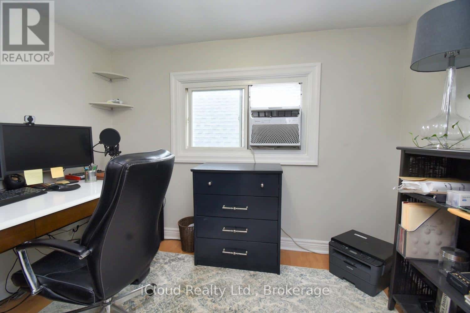 205 PROSPECT STREET S — Hamilton (Blakeley), Ontario - Photo 4 of 37