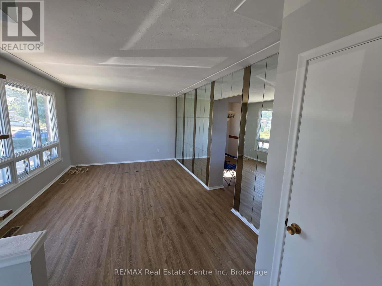 264 VANSITMART AVENUE — Hamilton (McQuesten), Ontario - Photo 5 of 9