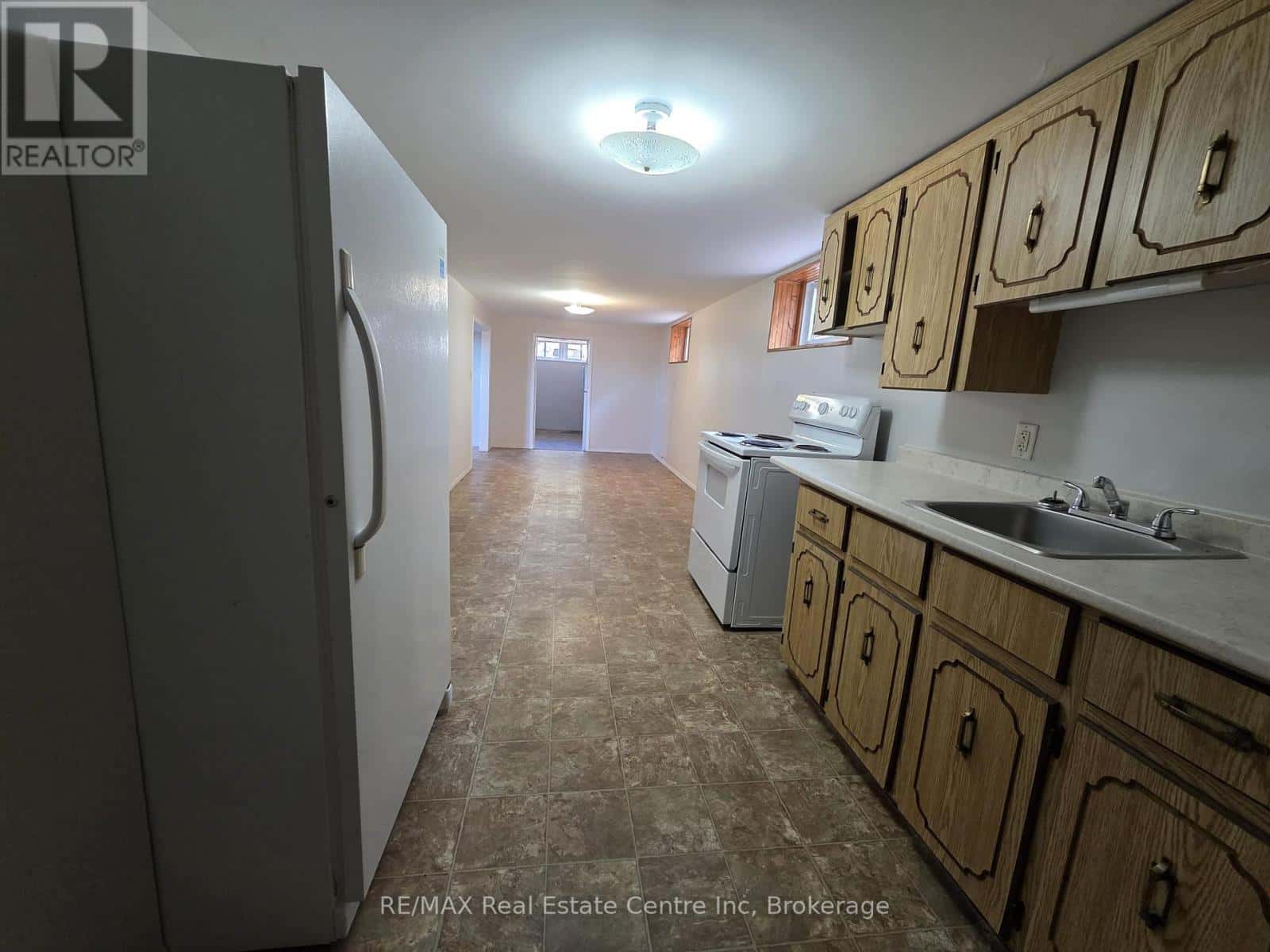 264 VANSITMART AVENUE — Hamilton (McQuesten), Ontario - Photo 2 of 9