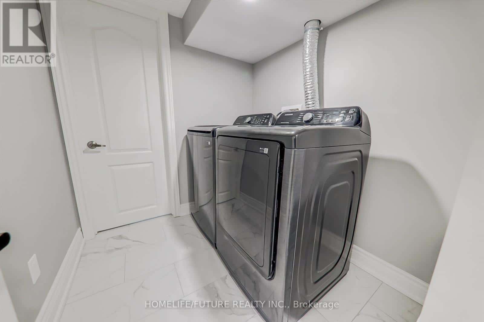 BSMT - 2394 SOUTHCOTT ROAD — Pickering (Brock Ridge), Ontario - Photo 5 of 14