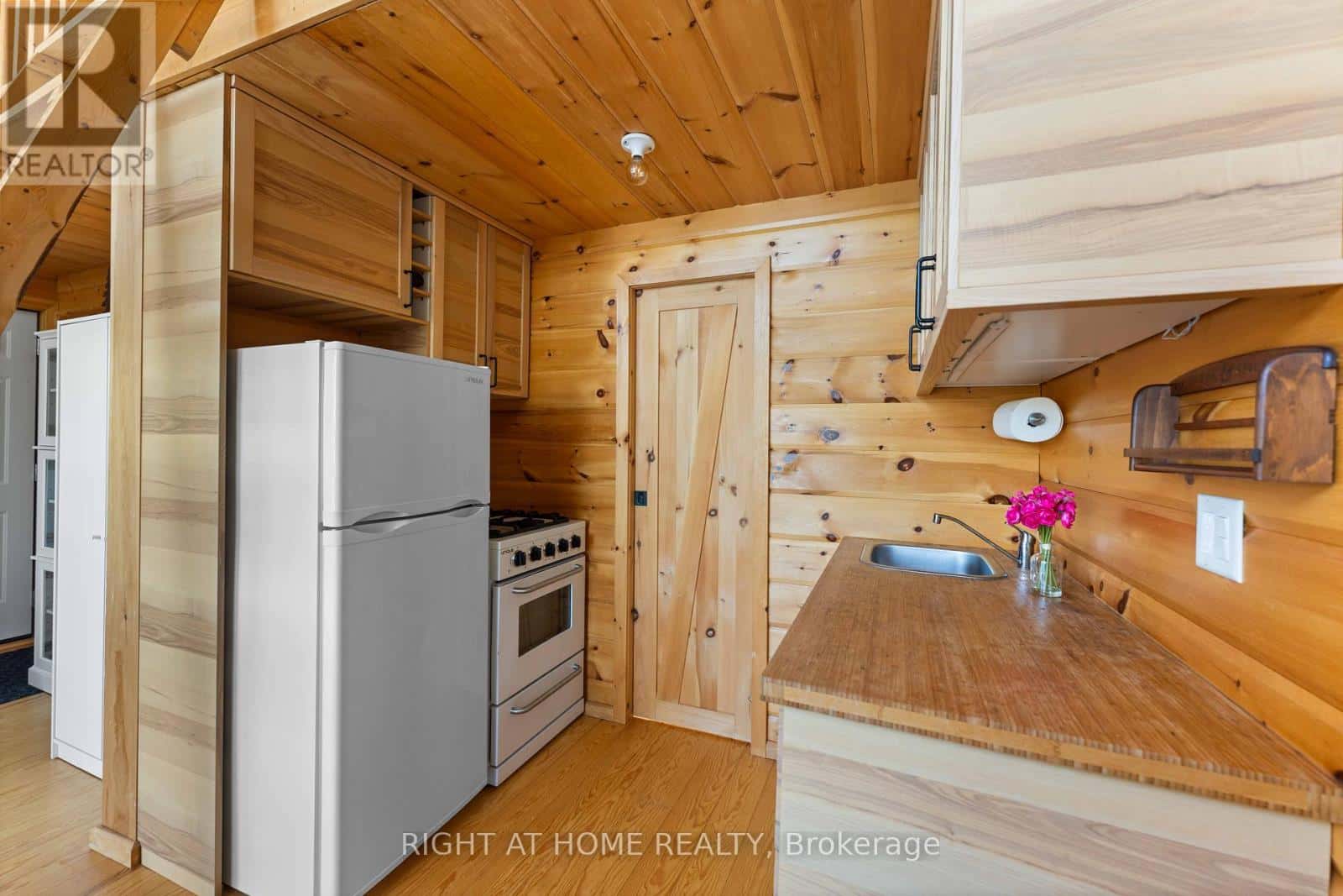 592 MOCCASIN LAKE ROAD — Brudenell, Lyndoch and Raglan, Ontario - Photo 5 of 23