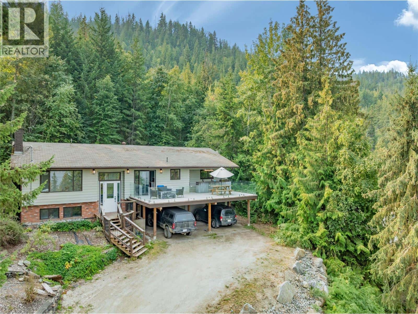 4018 Greaves Road — Eagle Bay, British Columbia - Photo 2 of 33