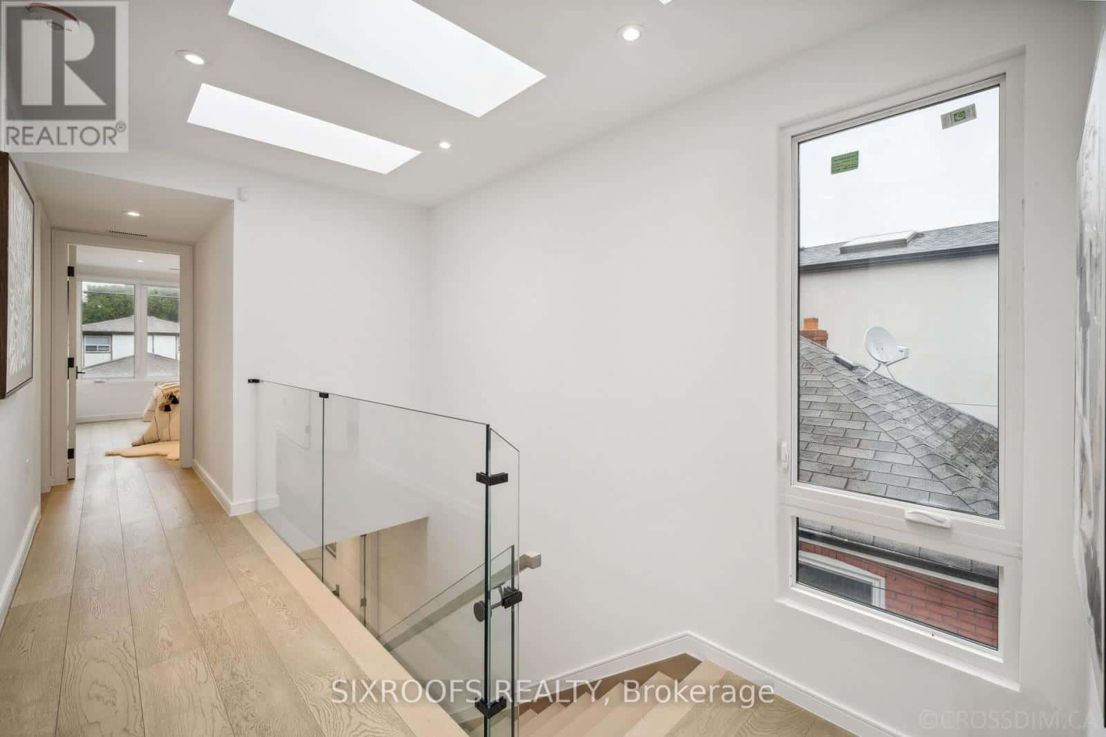 UPPER - 41 DUNKIRK ROAD — Toronto (Danforth Village-East York), Ontario - Photo 5 of 22