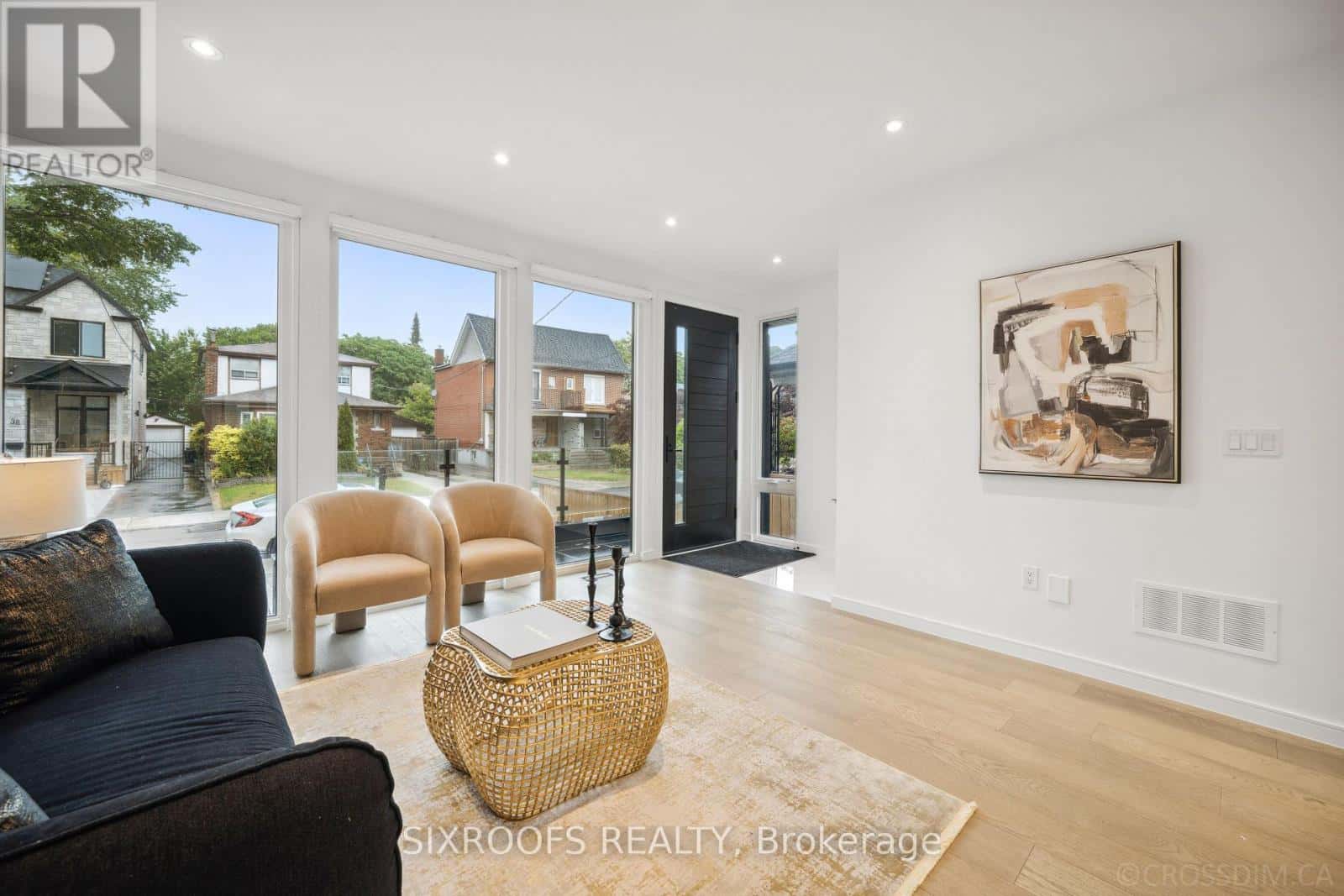 UPPER - 41 DUNKIRK ROAD — Toronto (Danforth Village-East York), Ontario - Photo 3 of 22