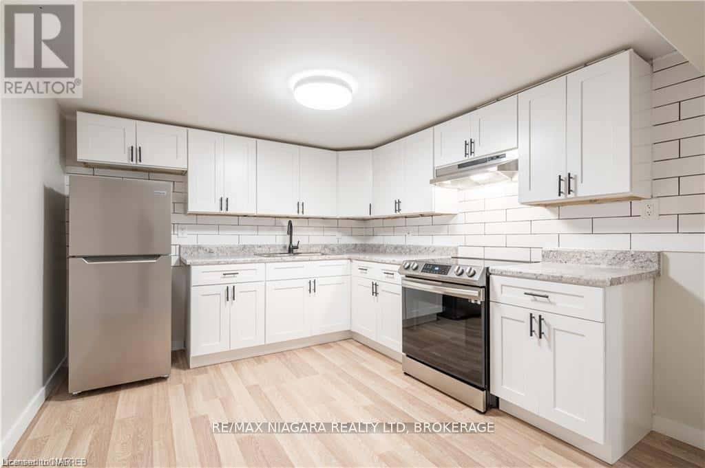 LOWER - 7121 DORCHESTER ROAD — Niagara Falls (Arad/Fallsview), Ontario - Photo 2 of 11