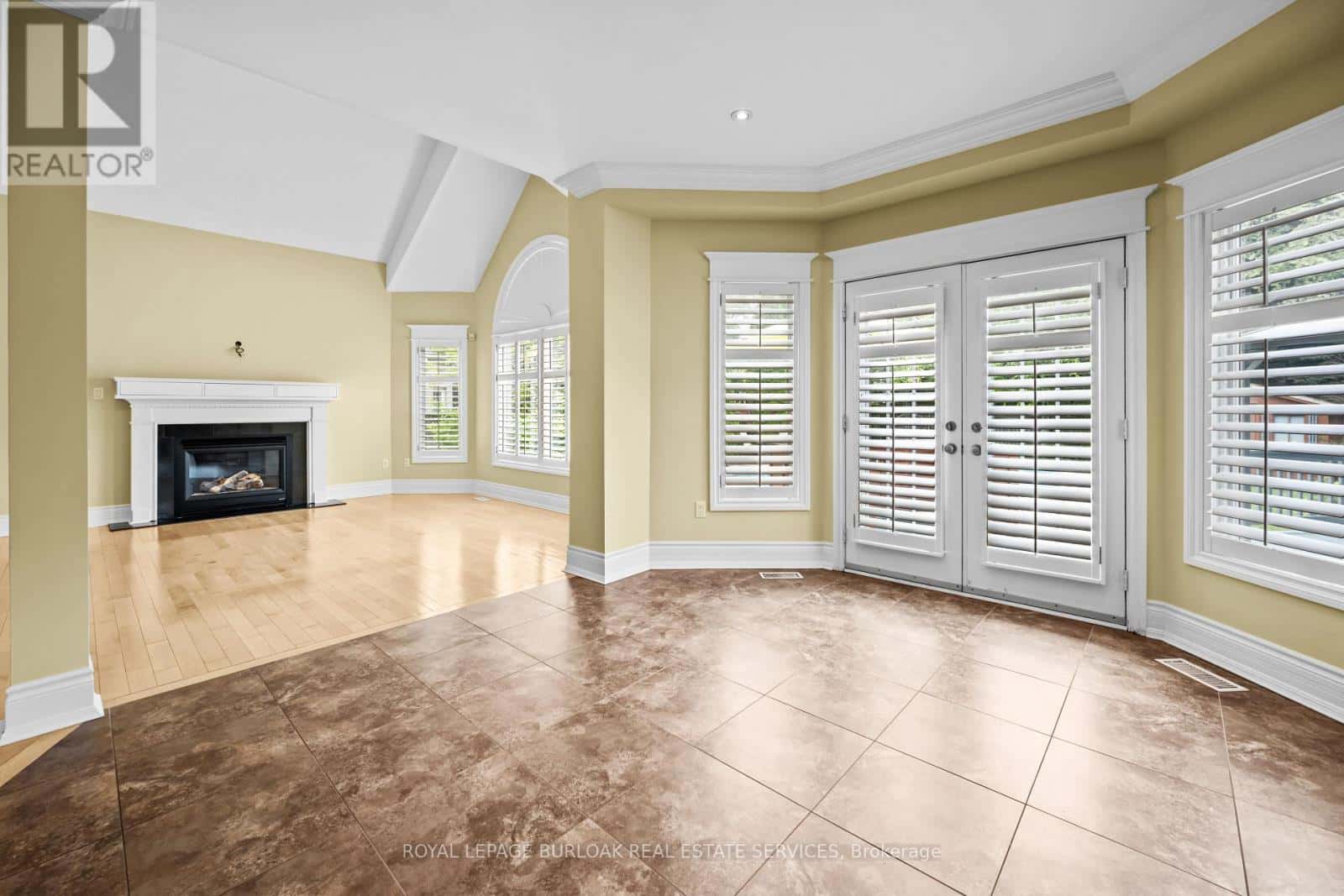 2531 HOGAN COURT — Burlington (Rose), Ontario - Photo 2 of 48