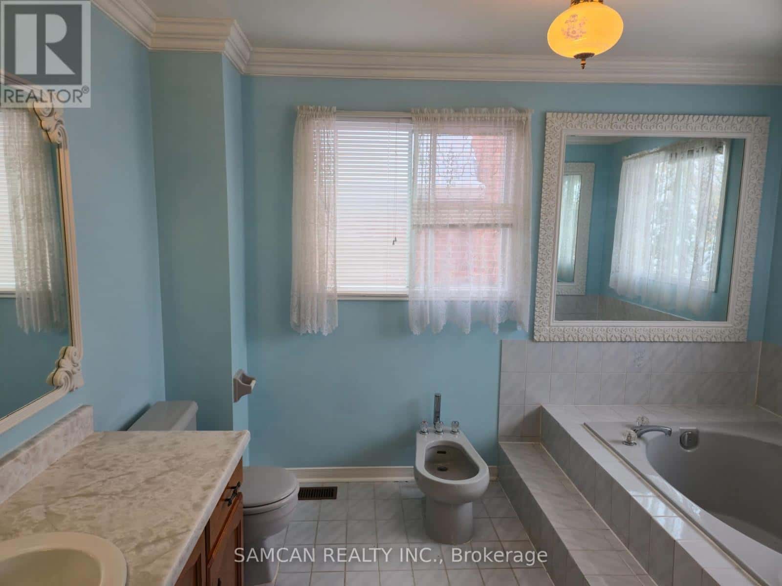 2 - 2470 WYNTEN WAY — Oakville (CV Clearview), Ontario - Photo 3 of 16