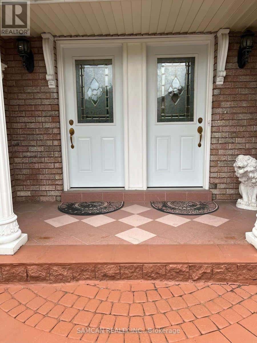 2 - 2470 WYNTEN WAY — Oakville (CV Clearview), Ontario - Photo 2 of 16