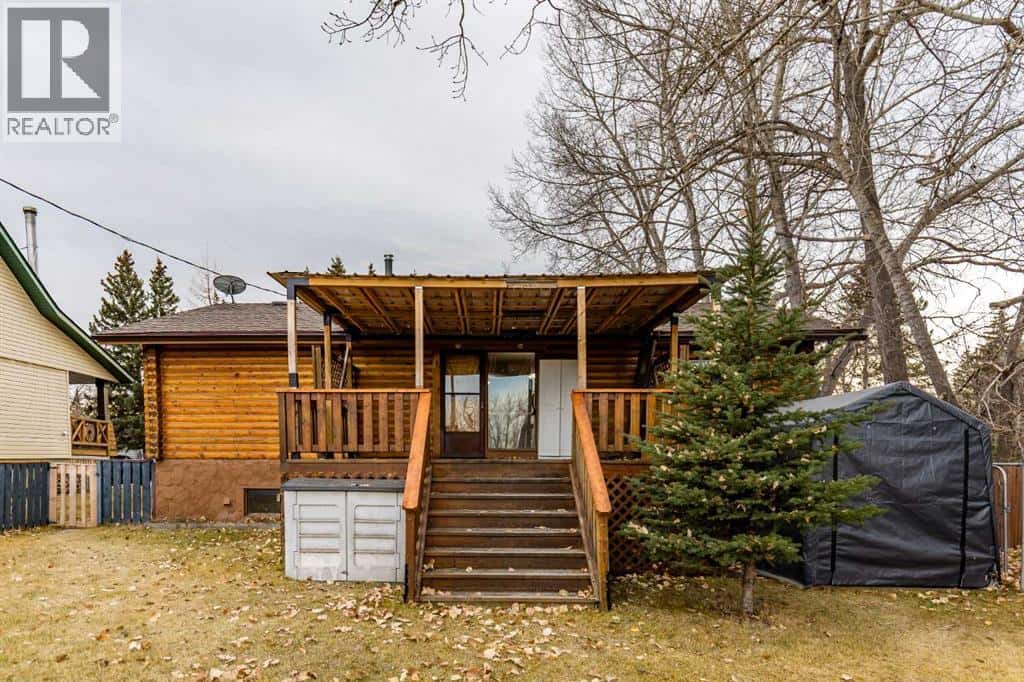 426 Boake Avenue — Cremona, Alberta - Photo 3 of 42