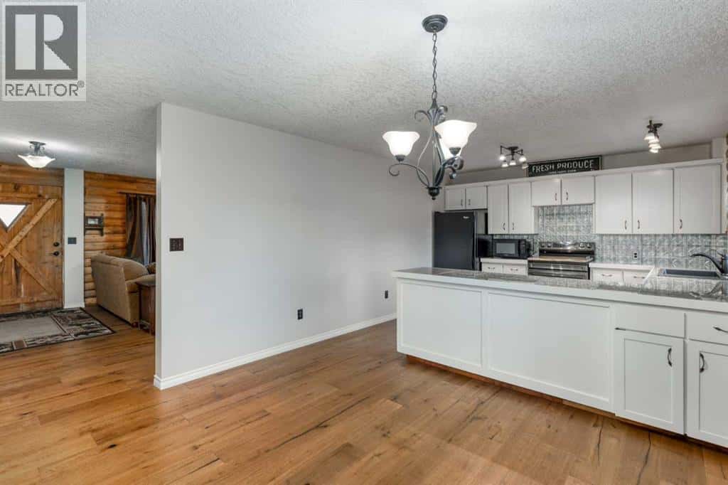 426 Boake Avenue — Cremona, Alberta - Photo 4 of 42