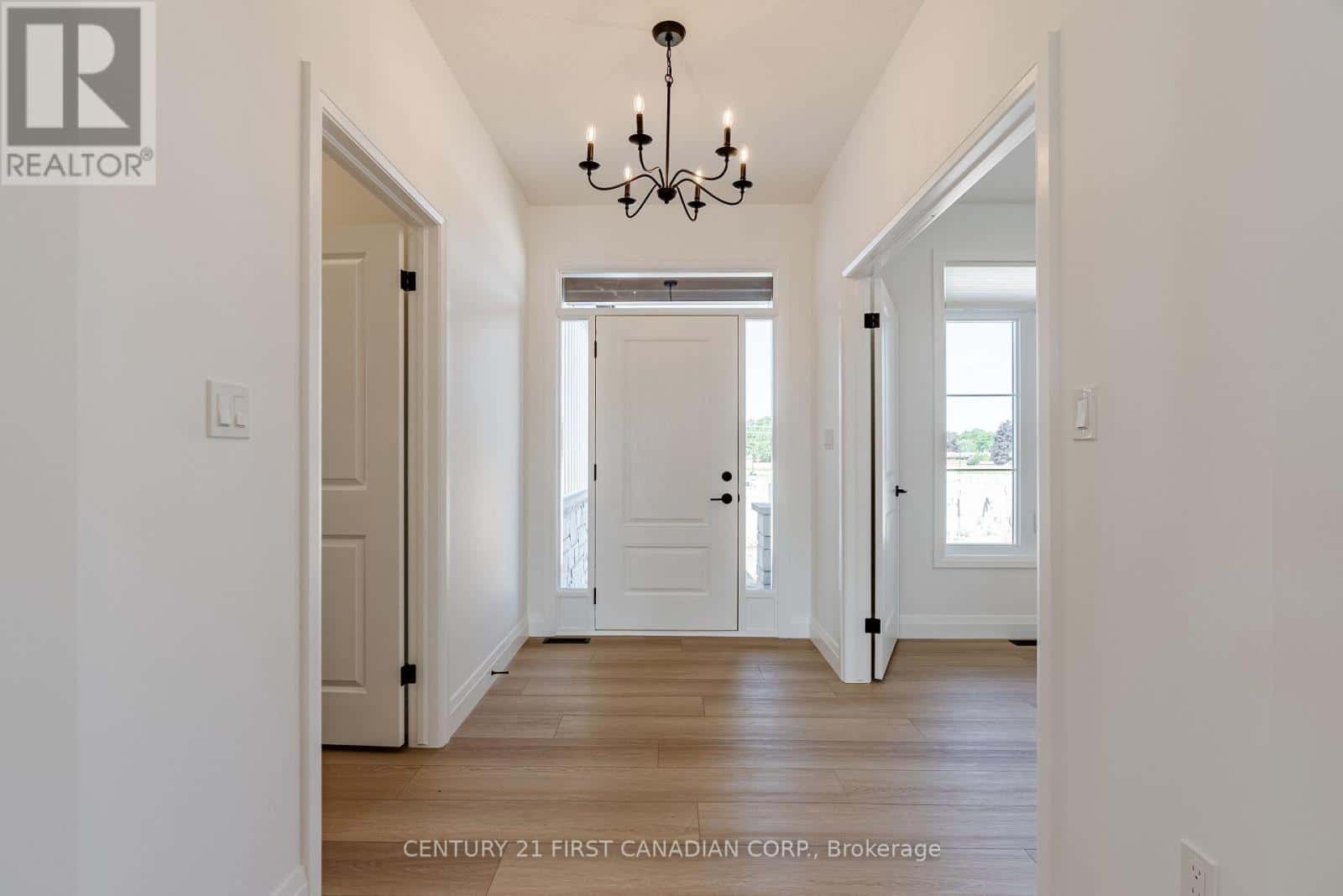 78 QUEEN STREET — North Middlesex (Ailsa Craig), Ontario - Photo 4 of 36