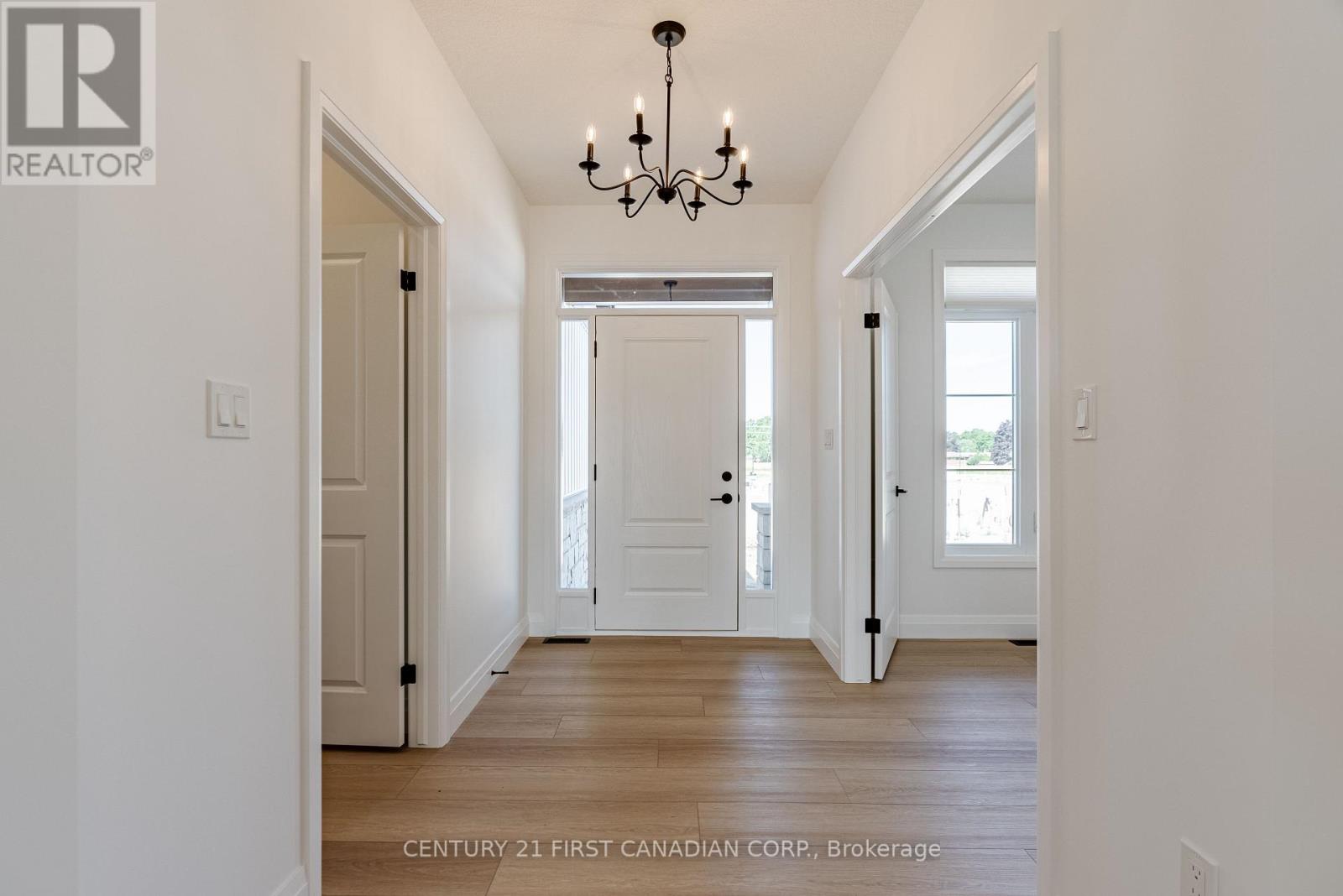 78 QUEEN STREET - Photo 4 of 36, North Middlesex (Ailsa Craig), Ontario