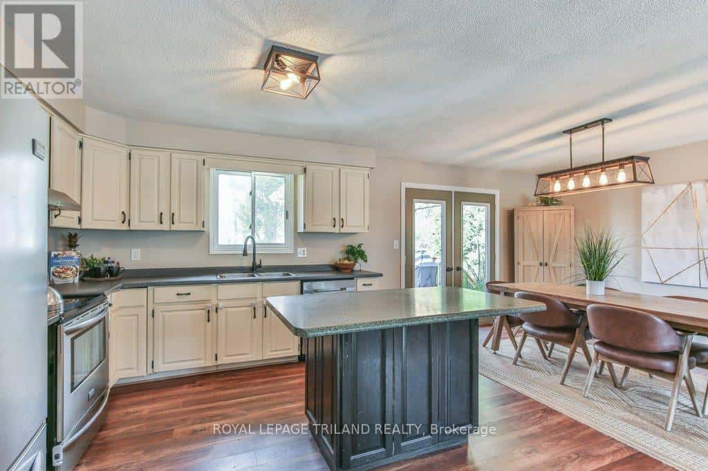 548 PAMELA DRIVE — Strathroy-Caradoc (Mount Brydges), Ontario - Photo 5 of 50