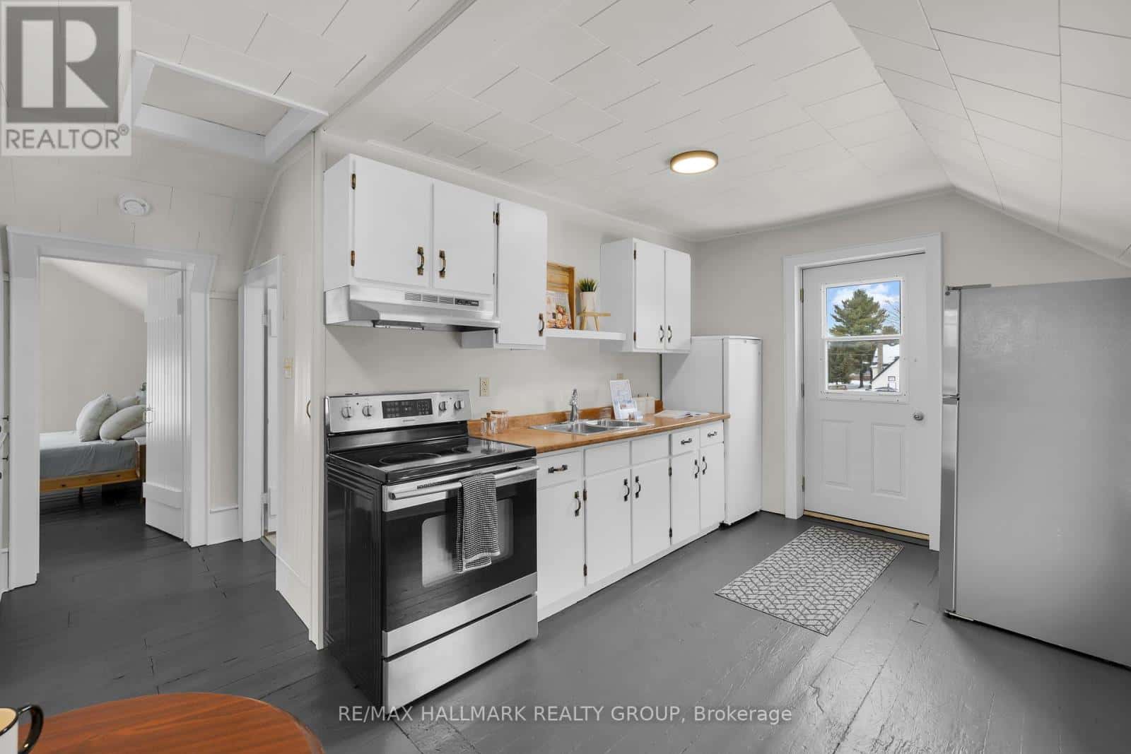 2 - 10 WELLINGTON STREET E — Athens, Ontario - Photo 3 of 20