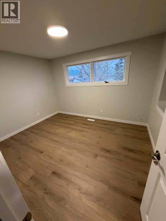 10011 97 Avenue — Wembley, Alberta - Photo 4 of 7