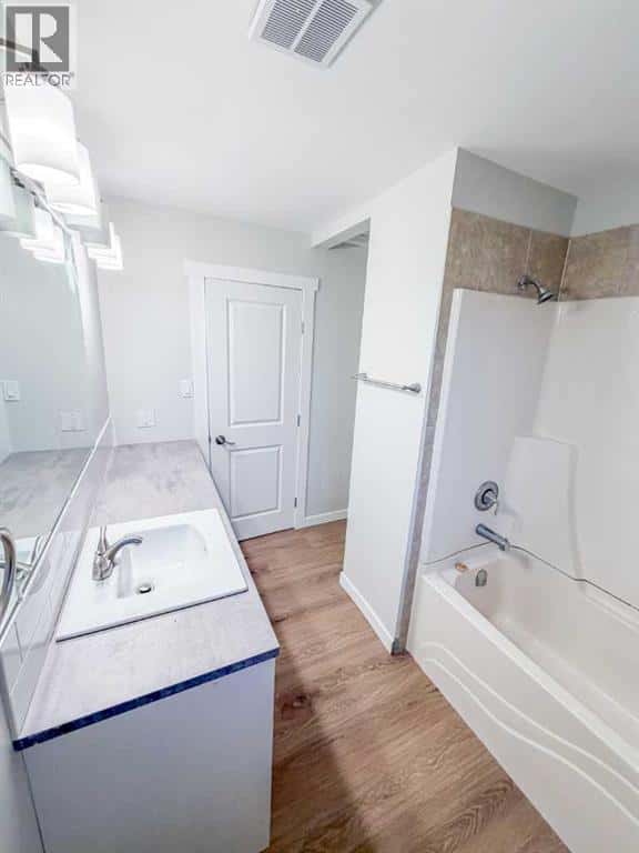 10011 97 Avenue — Wembley, Alberta - Photo 5 of 7