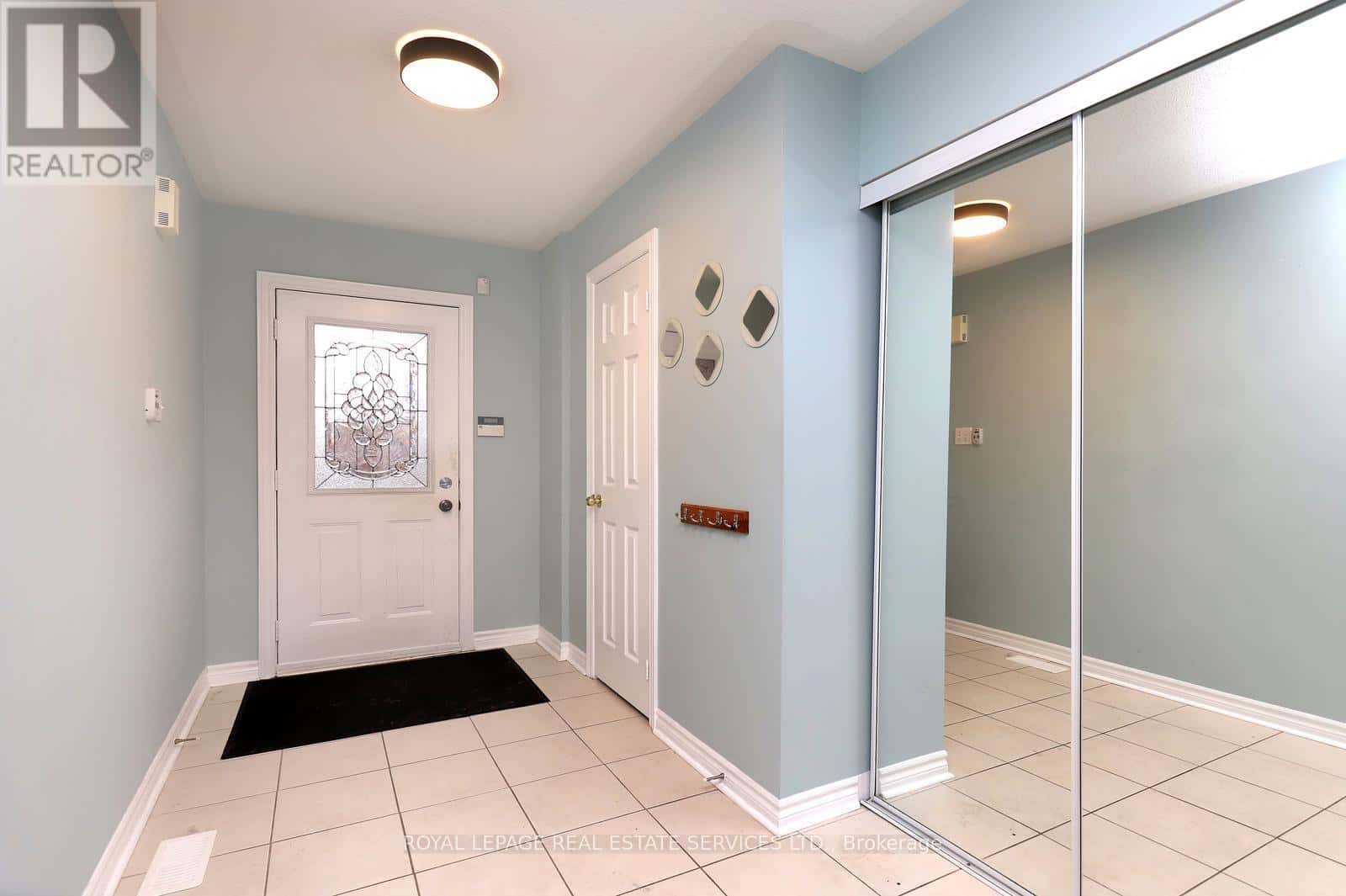 384 RIVERSTONE DRIVE — Oakville (WC Wedgewood Creek), Ontario - Photo 3 of 30