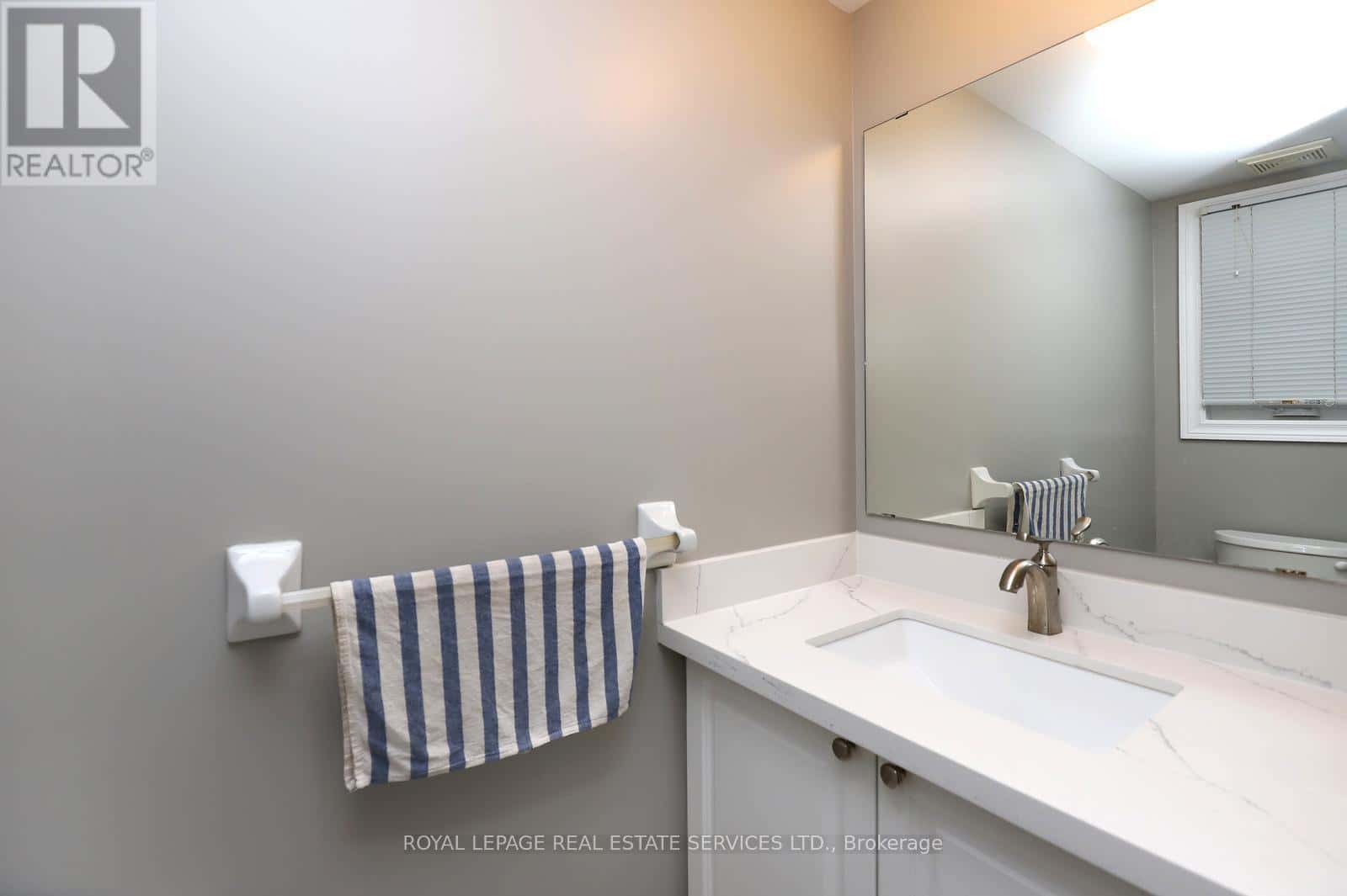 384 RIVERSTONE DRIVE — Oakville (WC Wedgewood Creek), Ontario - Photo 4 of 30