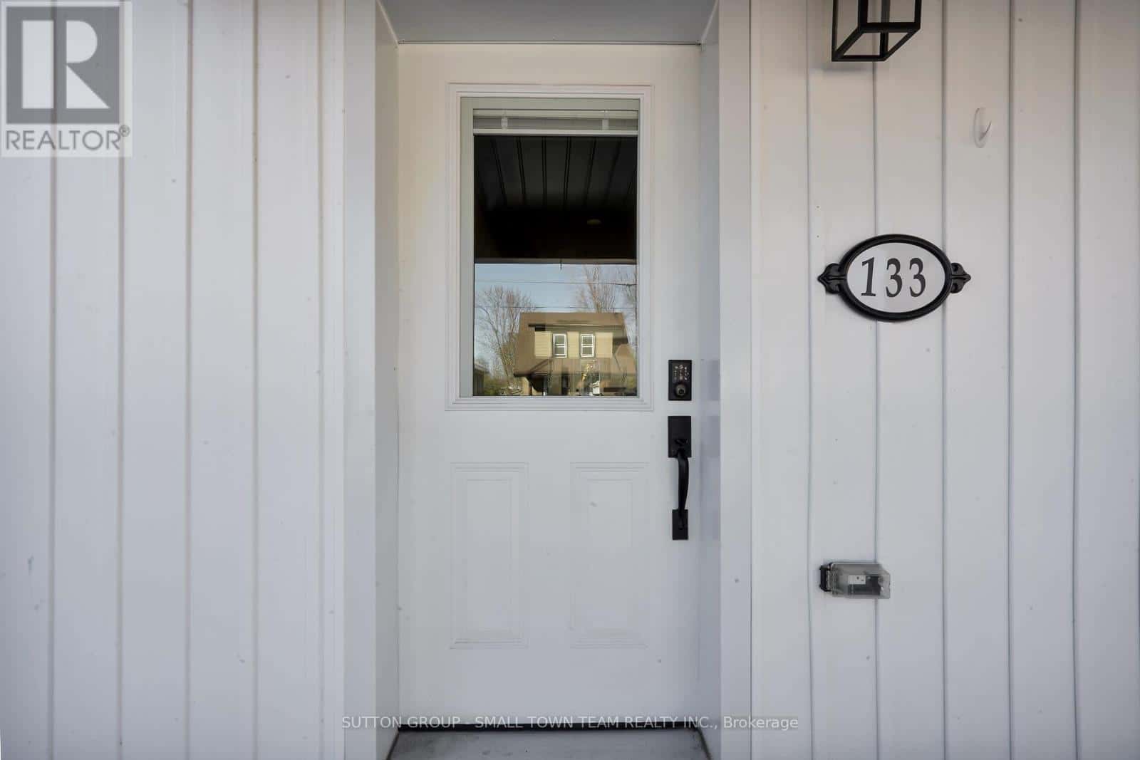 133 EMERY STREET E — London South (South G), Ontario - Photo 5 of 46