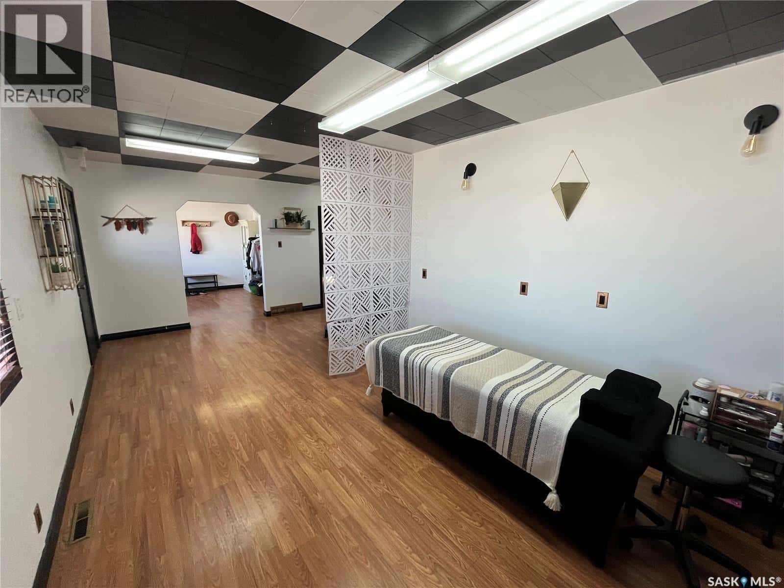 NE 90 1st STREET — Wadena, Saskatchewan - Photo 3 of 33