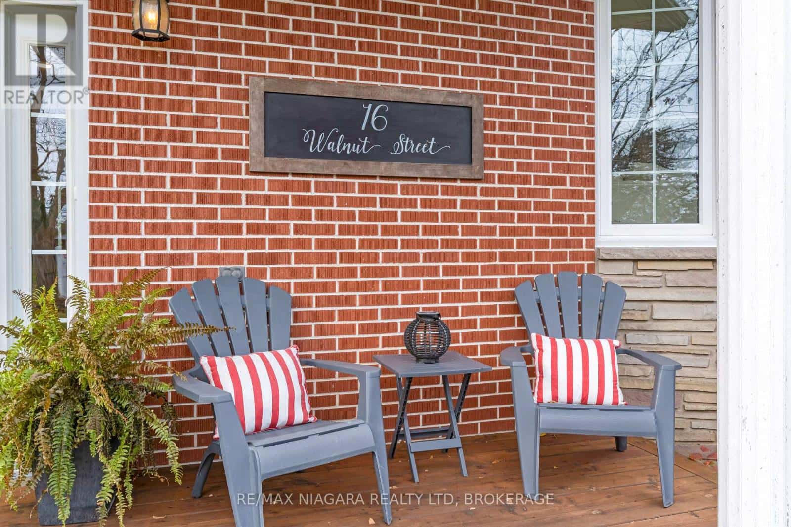 16 WALNUT STREET — Port Colborne (Sugarloaf), Ontario - Photo 3 of 47