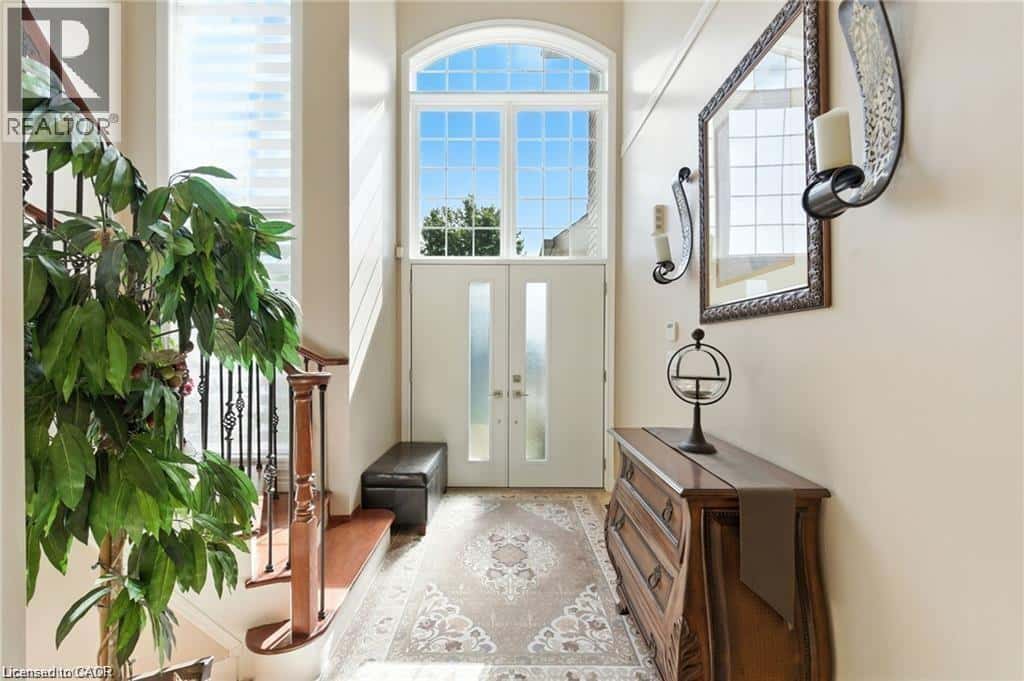 11 SILVERSPRING Crescent — Hannon, Ontario - Photo 3 of 49