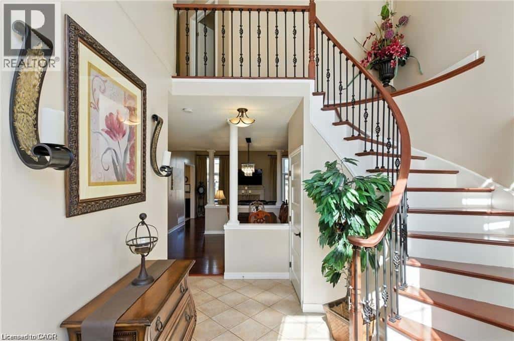 11 SILVERSPRING Crescent — Hannon, Ontario - Photo 4 of 49