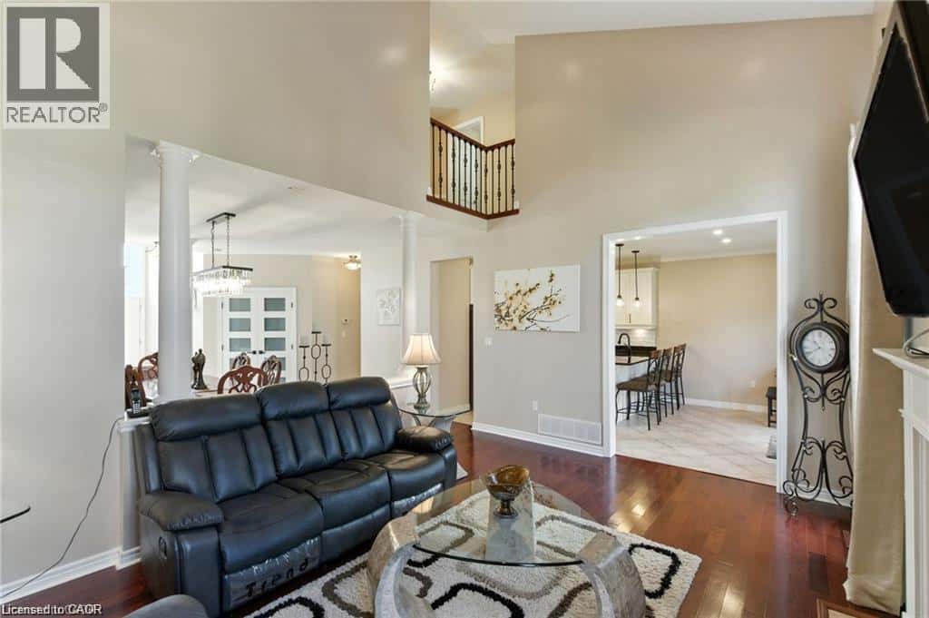 11 SILVERSPRING Crescent — Hannon, Ontario - Photo 5 of 49